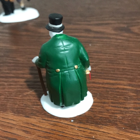 Dept 56 Heritage Village Oliver Twist - Picture 7 of 8